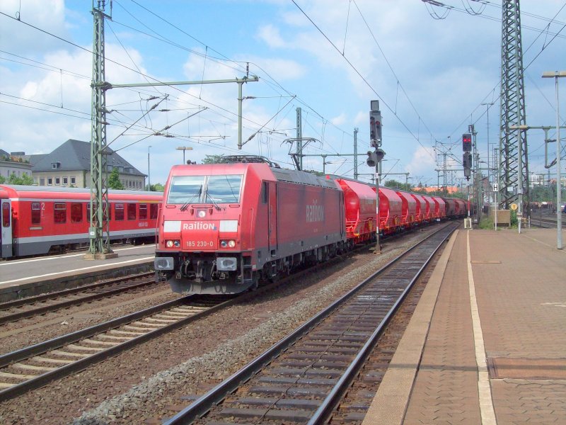 185 230-0 mit Gterzug in Fulda