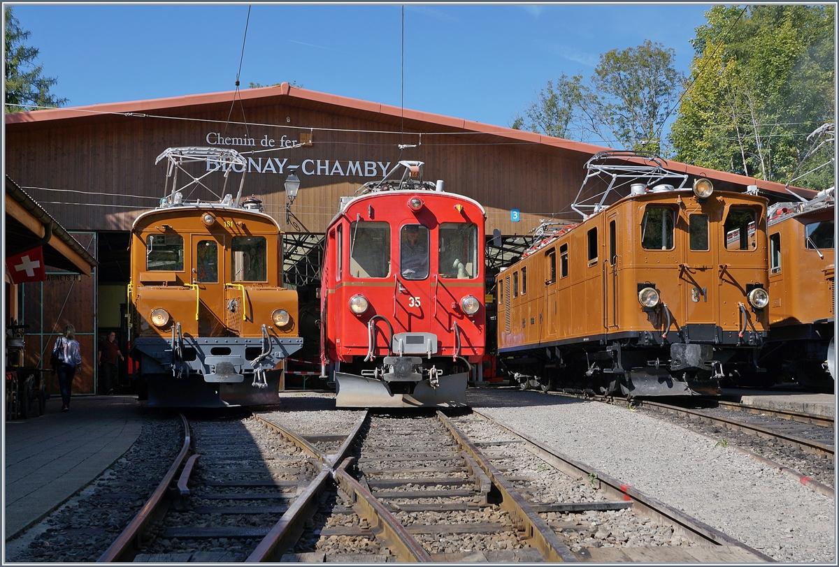 50 Jahre Blonay Chamby - MEGA BERNINA FESTIVAL: Unter dem Titel  Aligenment  fand in Chaulin eine Aufstellung der Bernina Fahrzeuge statt. Von links nach rechts, in drei Bildern: Die Rhb Ge 2/2 161 Asnin (Eselchen), der Rhb Bernina ABe 4/4 N° 35, die Bernina Bahn BB Ge 4/4 81 (ex BB Ge 6/6 81 bzw. ab 1929 Ge 4/4 81, später RhB Ge 4/4 181) mit dem Revisionsdatum 7.9.18 
8. September 2018