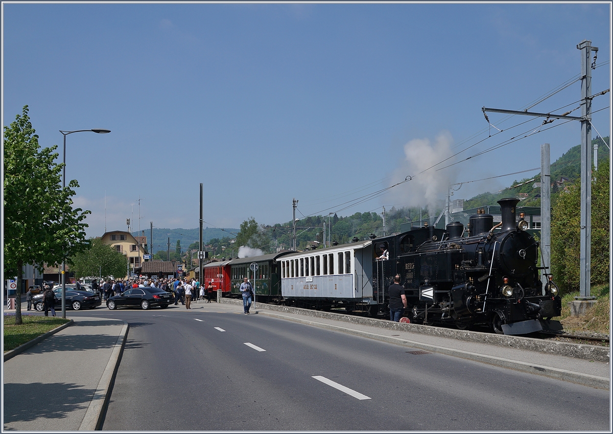 50 Jahre Blonay - Chamby Museumsbahn: HGe 3/4 N° 3 wird in den Bahnhof von Blonay geschoben. 
Später wird der Lok noch die SEG G 2x 2/2 vorgespannt.
4. Mai 2018