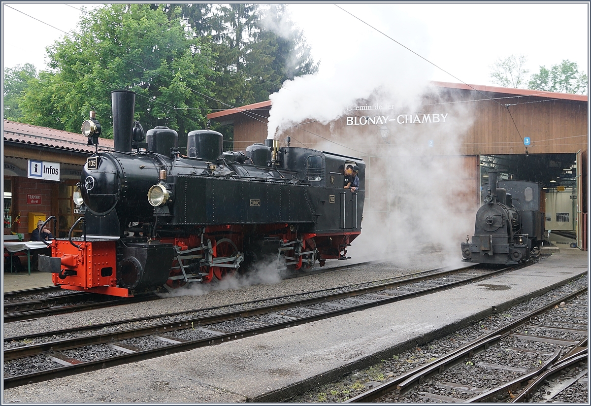 50 Jahre Blonay - Chamby; Mega Steam Festival: Die SEG G 2x 2/2 105 und die kleine Gastlok G 2/2 Ticino in Chaulin.
11. Mai 2018