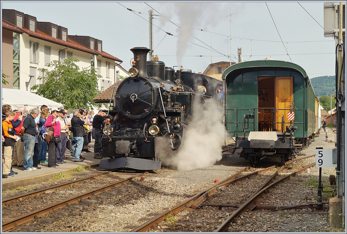 50 Jahre Blonay - Chamby; Mega Steam Festival: Die BFD HG 3/4 N° 3 der Blonay-Chamby Bahn wird in Blonay mit letzten Handgriffen für die baldige Abfahrt Richtung Chaulin bereit gemacht.
12. Mai 2018
