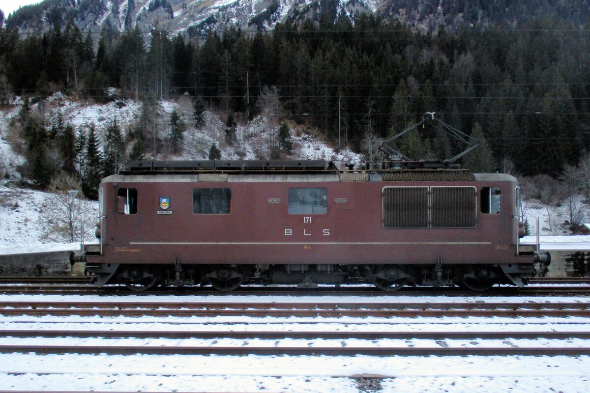 Am 31 Dezember 2018 steht BLS 171 in Kandersteg.
