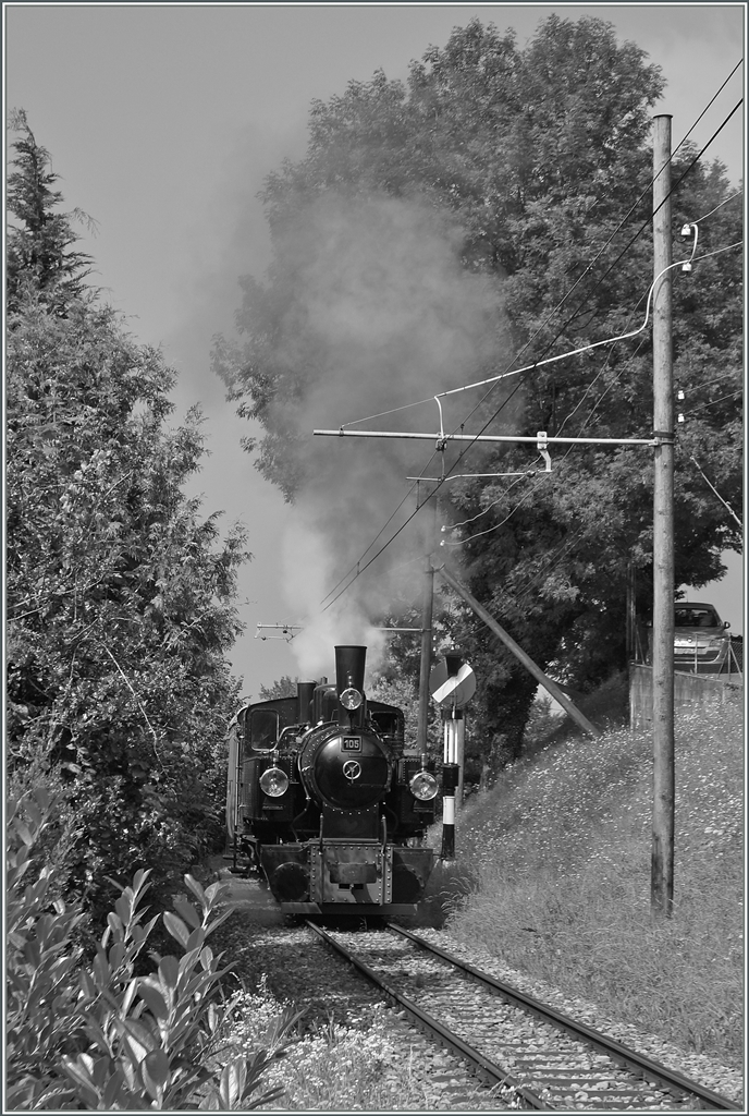 BEim Einfahrsignla von Blonay dampft die G 2x 2/2 105 Richtung Chamby. 
1. Agust 2014