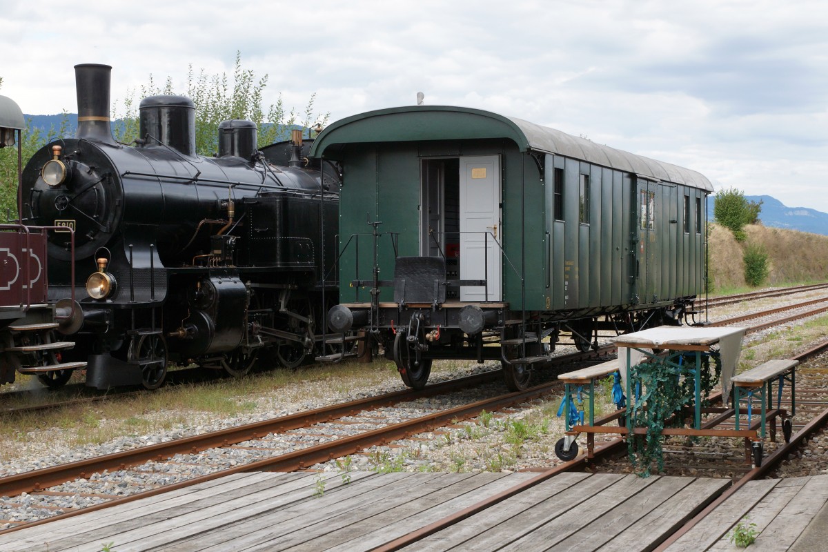 DBB: Das Bahnhofbeizli in Leuzigen verpflegt die Gäste direkt auf den Geleisen. Die Aufnahme ist am 5. September 2015 entstanden.
Foto: Walter Ruetsch