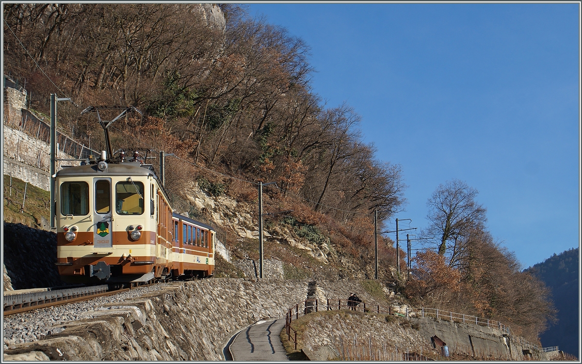 Der AL BDeh 4/4 302 in seiner A-L Farbgebung oberhalb von Aigle.
25. Jan. 2016