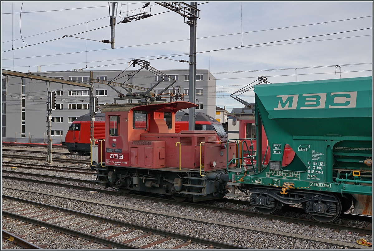 Der BAM MBC Te 212 III N° 147 beim Rangieren mit dem Kieszug Apples - Gland - Apples in Morges. 

18. Okt. 2021