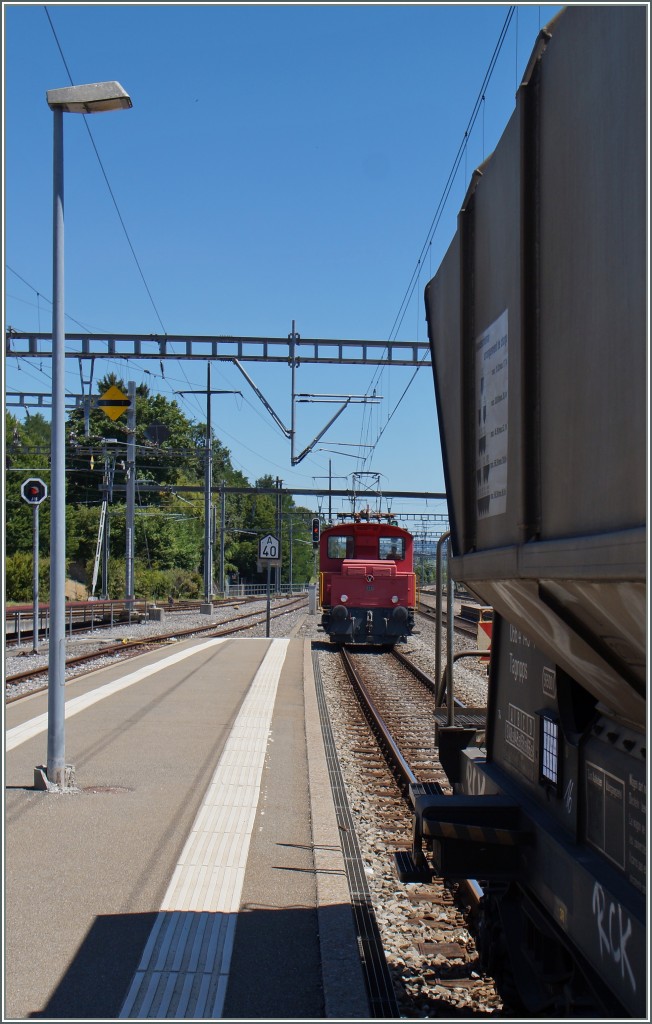 Der BAM Te III 155 nähert sich den aus Lausanne Triage eingetroffen Getreidewagen.
21. Juli 2015