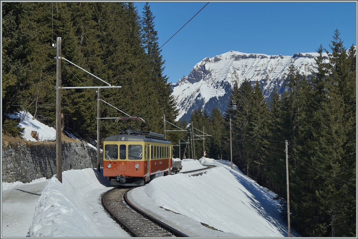 Der BLM Be 4/4 31 erreicht Mürren.
9. März 2014