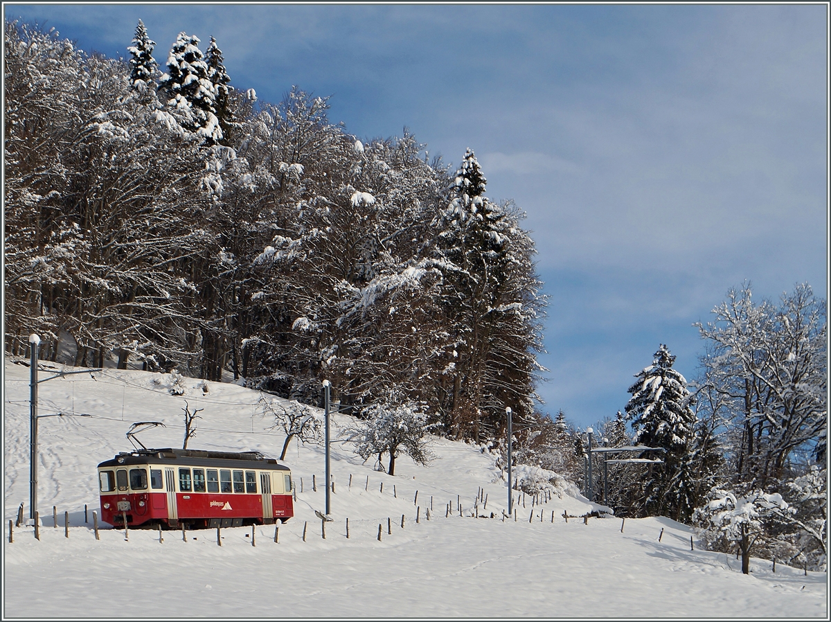 Der CEV BDeh 2/4 N� 75 auf Bergfahrt kurz nach Fayaux.
21. Jan. 2015