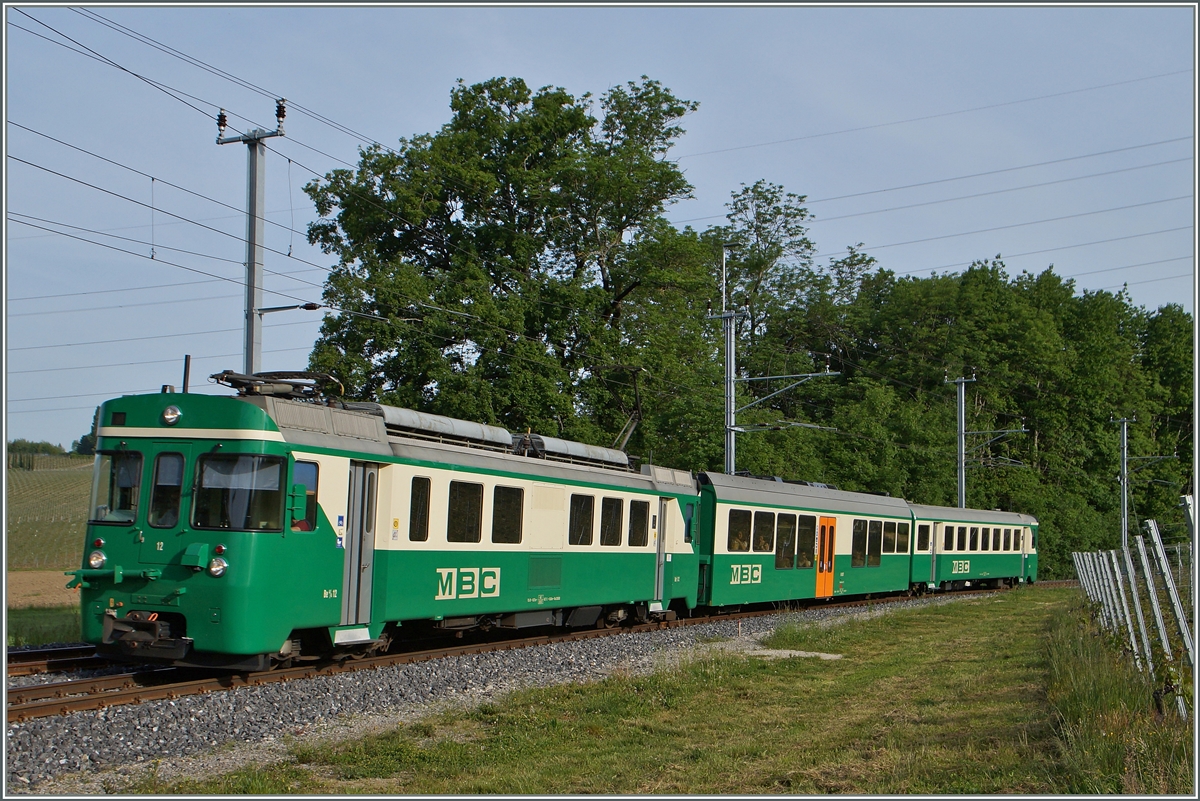 Der Der Be 4/4 12 bef�rdert den BAM Regioanlzug 109 Richtung Morges und erreicht den zu Zeit neugestalltent Bahnhof Chigny. Hier gab es bis anhin nur eine Haltestelle. 
12. Mai 2015