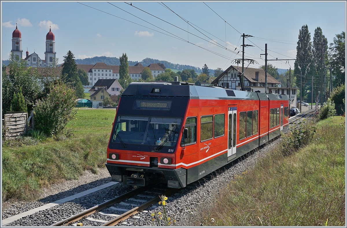 Der ehemalige CEV MVR GTW Be 2/6 7001 ist jetzt als Be 2/6 511 bei der asm in Einsatz und wurde vor kurzem vom Seeland in den Oberaargau transportiert um auf der Stecke Langenthal - St. Urban einen defekten Be 4/8 zu ersetzen. Im Bild erreicht der Be 2/6 von Langenthal kommend in Kürze den Halt St. Urban.
Links im Bild das ein Teil des Klosters St-Urban.

12. September 2020
