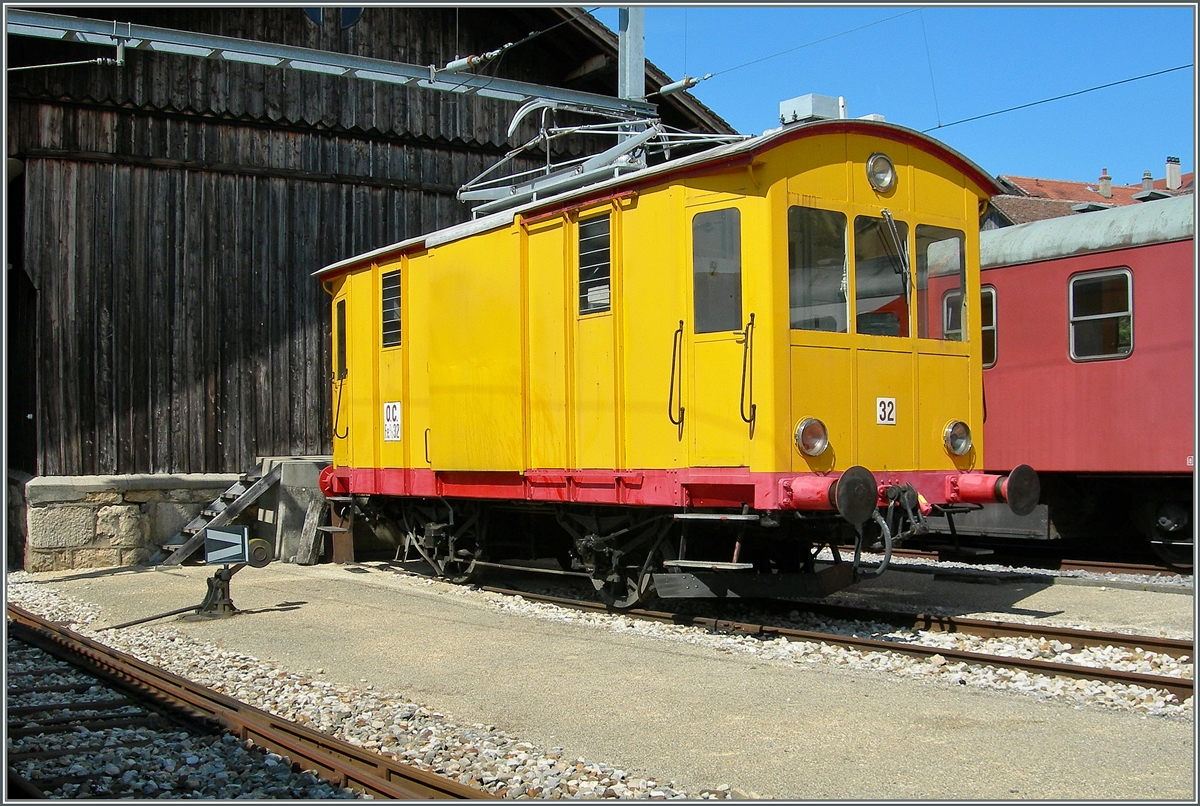 Der Fe 2/2 N� 32 (Baujahr 1902) der OC stand im Sommer 2006 in Orbe. 
