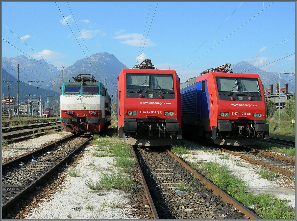 Der Intervallo (Sieste) ist bald vorbei, neu Arbeit wartet auf die FS 444 056 und die beiden SBB Re 474 014 und 015 in Domodossola. 
(Das Bild entstand unter Führung eines örtliche Guides) 
10. Sept. 2007
