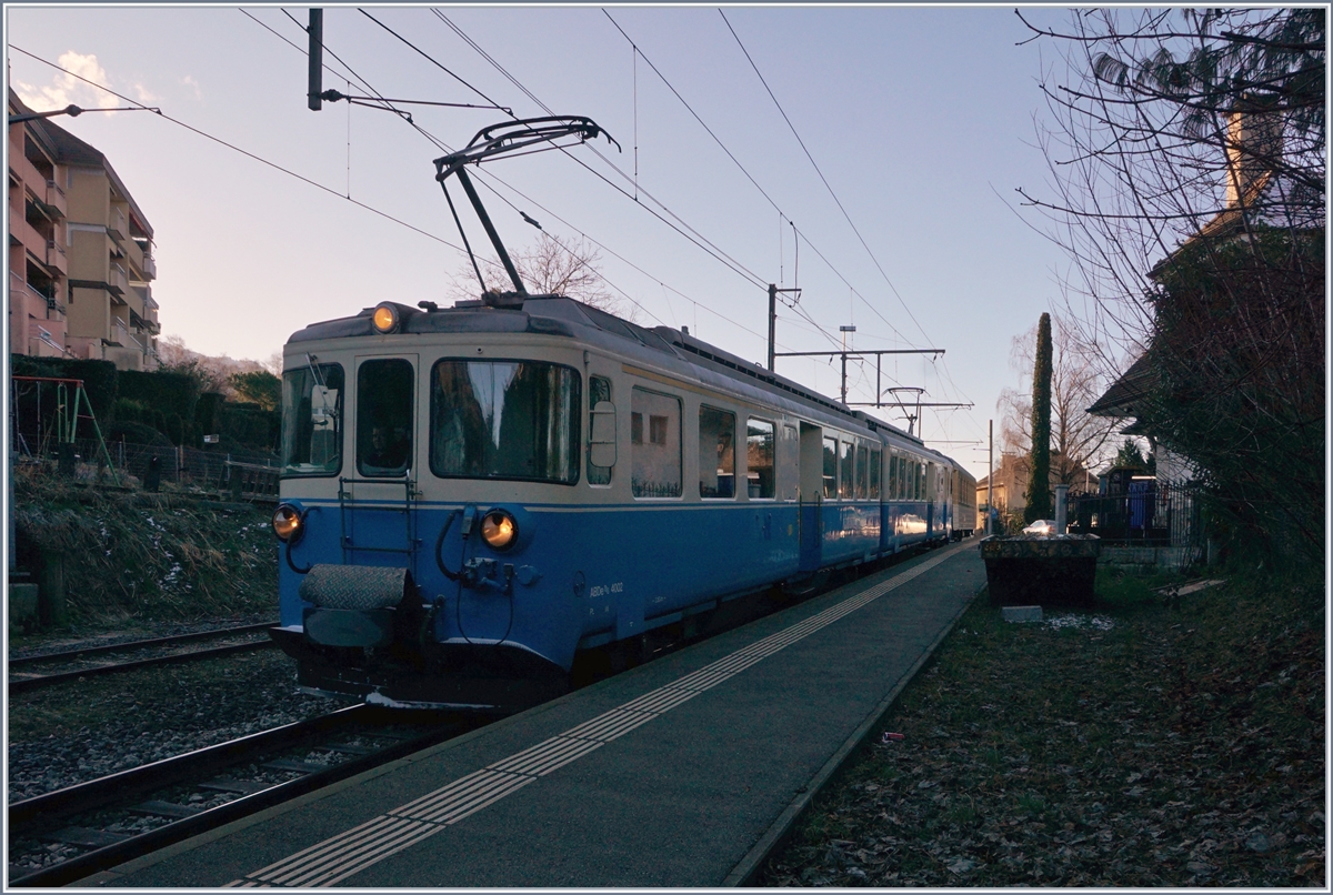 Der MOB ABDe 8/8 mit einem AB als Regionalzug 2209 von Zweisimmen nach Montreux beim Halt in Fontanivent.
13. Feb. 2018