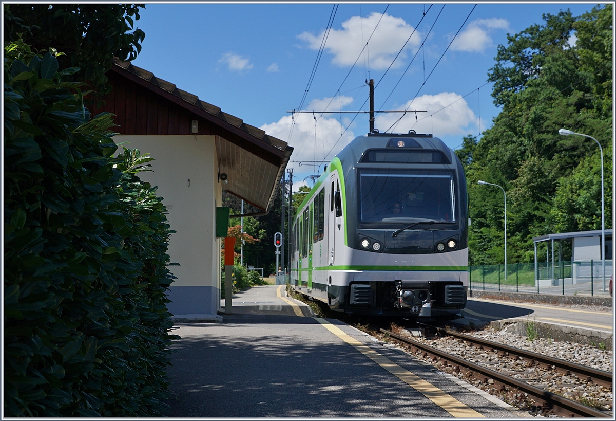 Der neue LEB Be 4/8 N� 62 von Stadler auf einer Dienstfahrt (Testfahrt?) in Richtung Lausanne-Flon aufgenommen in Jouxtens-M�zery. 

22. Juni 2020