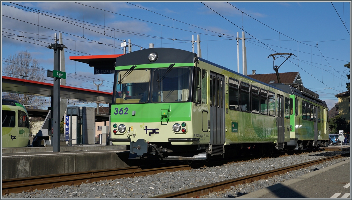 Der TPC AL BDeh 4/4 312 mit seinem Bt 361 wartet in Aigle auf die Abfahrt nach Leysin.

5. Nov. 2021
