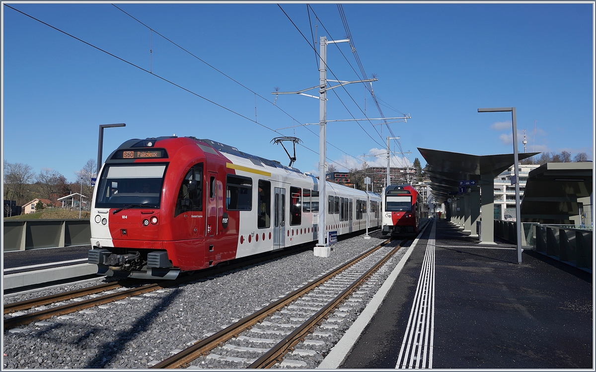 Der TPF ABe 2/4 - B - Be 2/4 104 verlässt Châtel St-Denis in Richtung Palézieux. 

5. Feb. 2020
