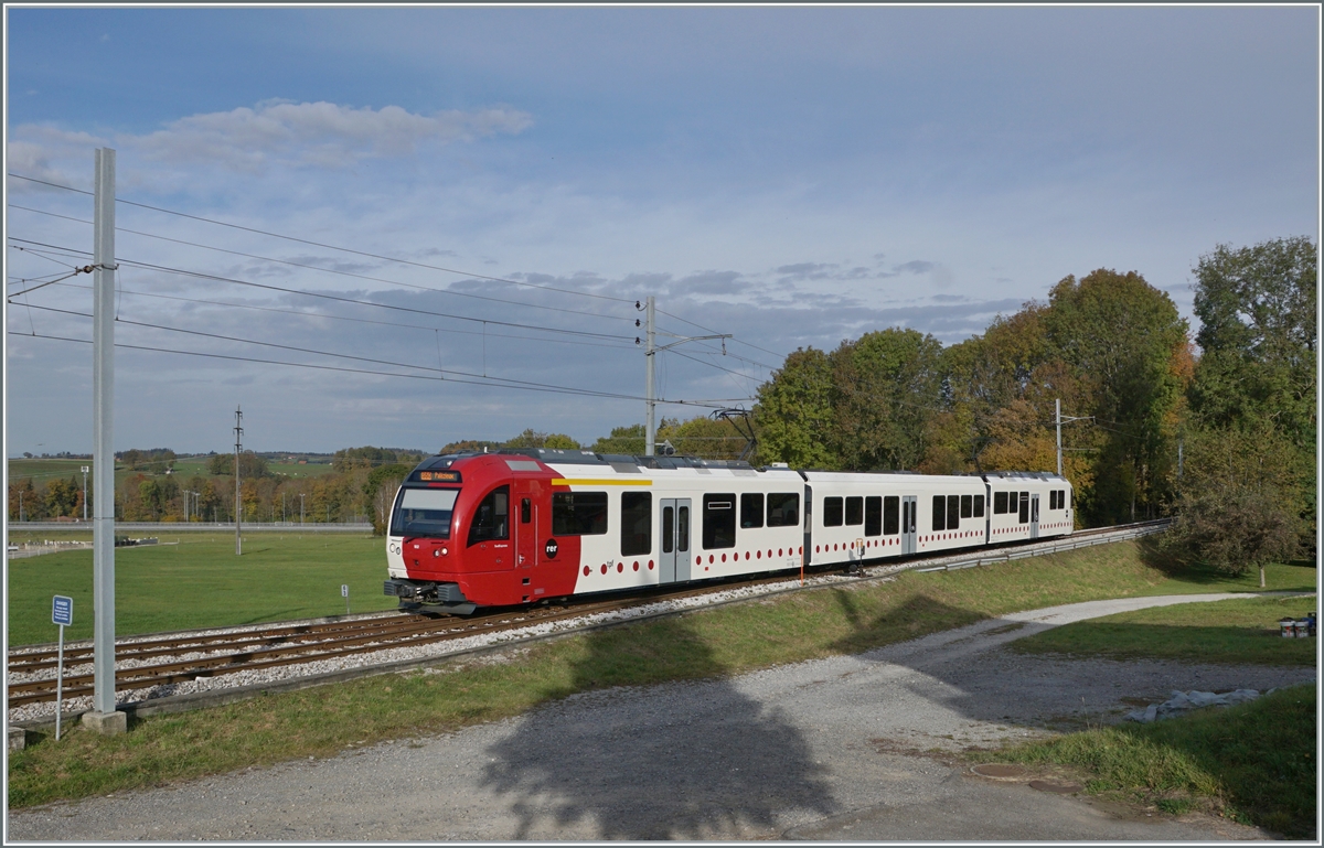 Der TPF SURF ABe 2/4 | B | Be 2/4 102  SudExpress  als S 50 von Bulle nach Palézieux unterwegs, erreicht Semsales. 

22. Okt. 2020

