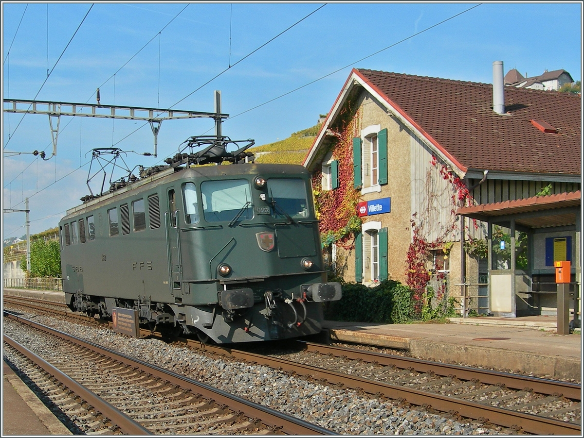 Die Ae 6/6 11462 bei Villette (VD).
17. Okt. 2007 