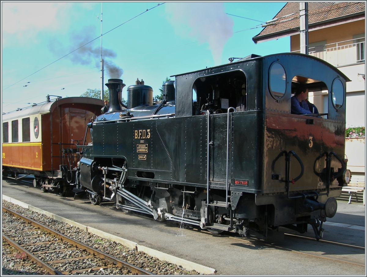 Die BFD HG 3/4 N° 3 wartet mit ihrem  Riviera Belle Epoque  im Rahmen des Dampffestivals 2006 in Blonay auf die Abfahrt.

4. Juni 2006