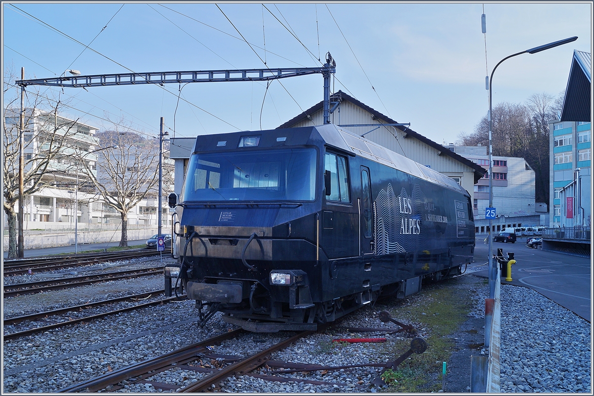 Die noch MOB Ge 4/4 8003 auf dem Weg zur RhB Ge 4/4 III, beim Warten in Vevey auf den Abtransport.

31. März 2019