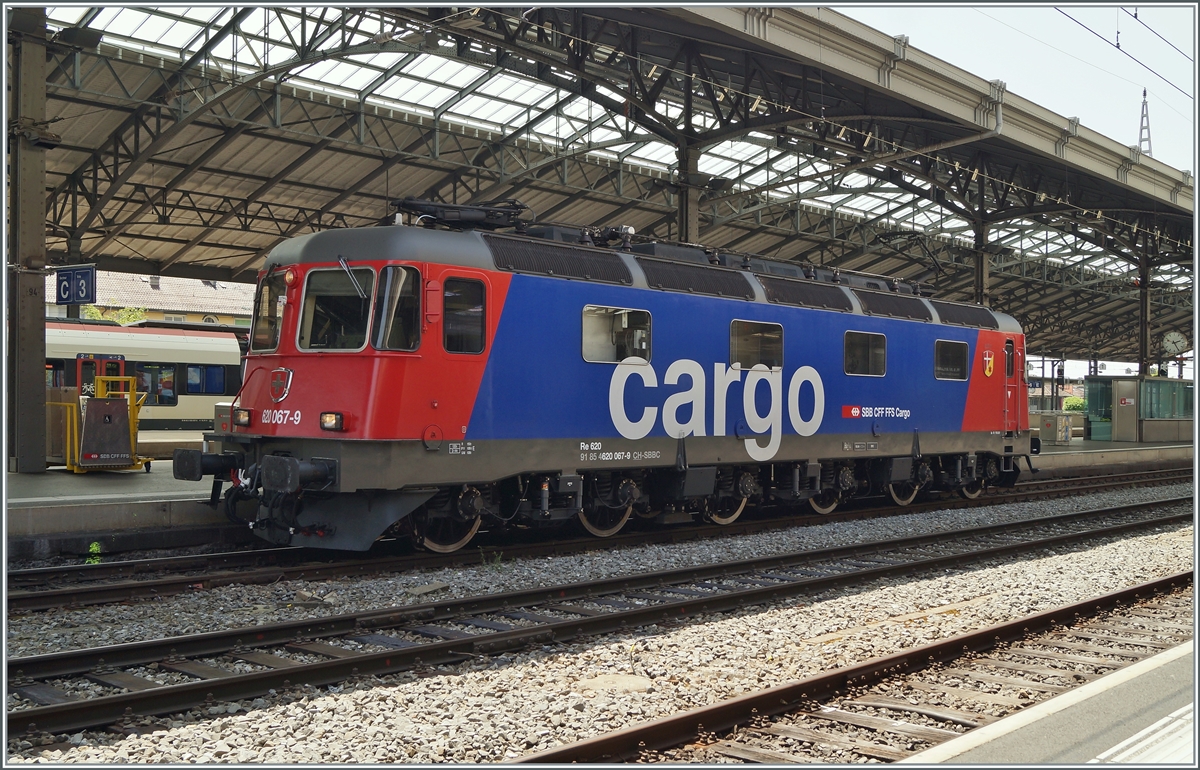 Die SBB Re 6/6 11667 (Re 620 067-9)  Bodio  in Lausanne erscheint nach ihrer Revision wie neu! 

18. Juni 2021