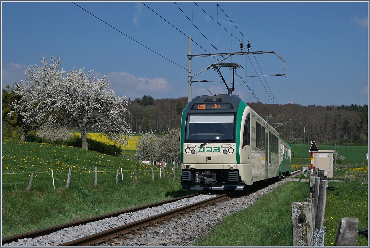 Ein BAM MBC Be 4/4 schiebt kurz nach Apples seinen Bt 54 in Richtung L'Isle. 

11. April 2017