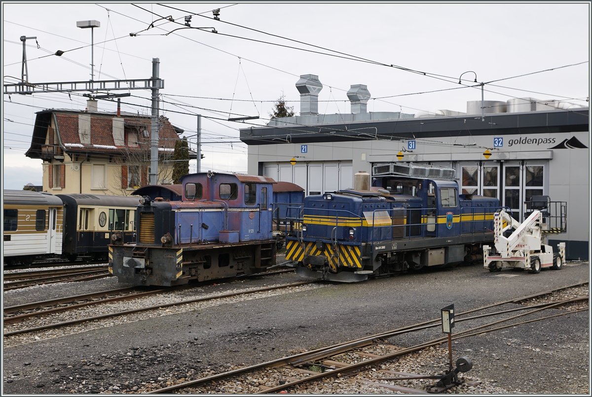 Ein Blick ins MOB Werk von Chernex vom Bahnübergang aus auf die Gm 4/4 3003 und die kleine, noch immer als V 121 bezeichnete Diesellok daneben. 
4. Feb. 2016