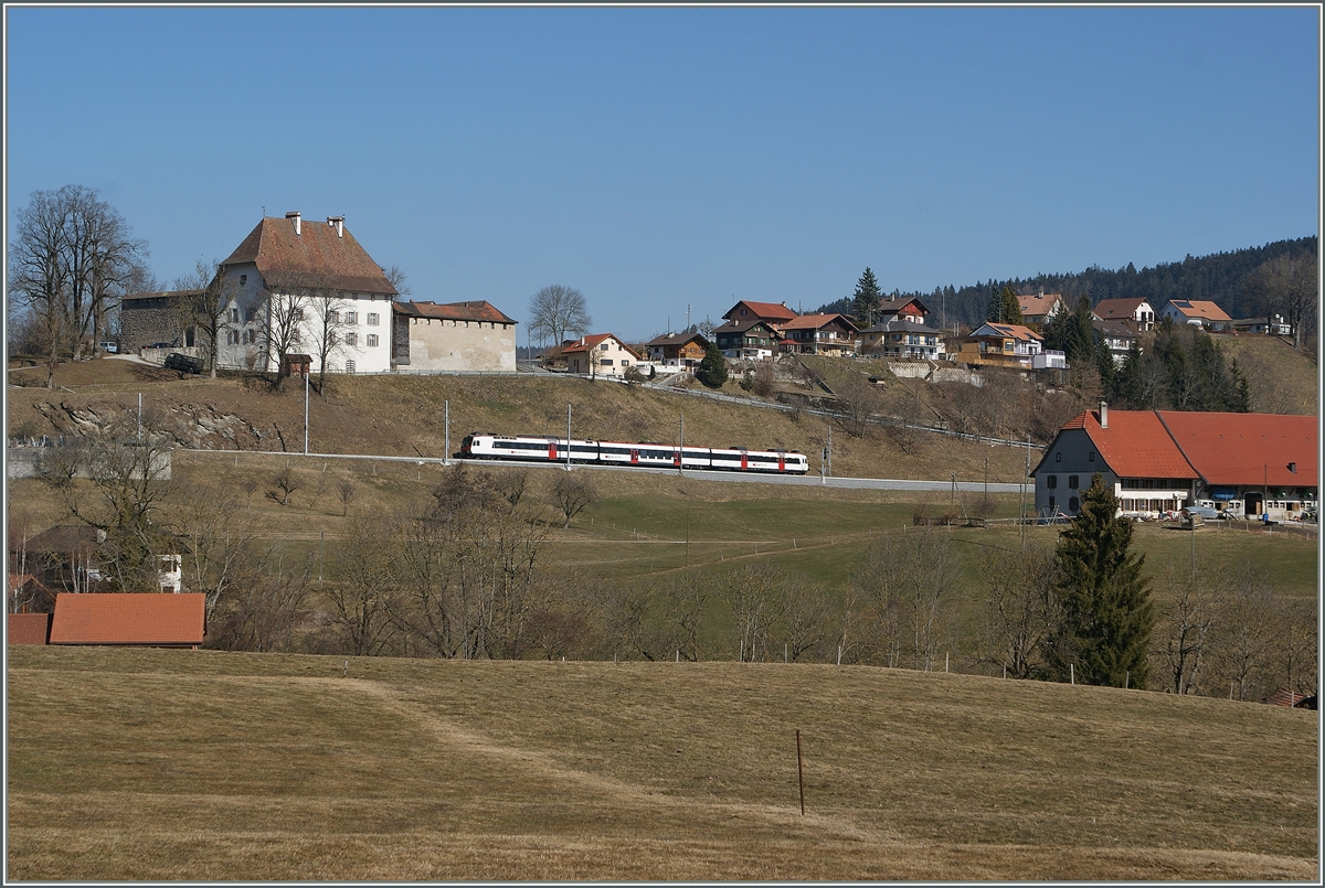 Ein SBB NPZ Bulle - Bern bei Vaulruz. 
14. März 2012