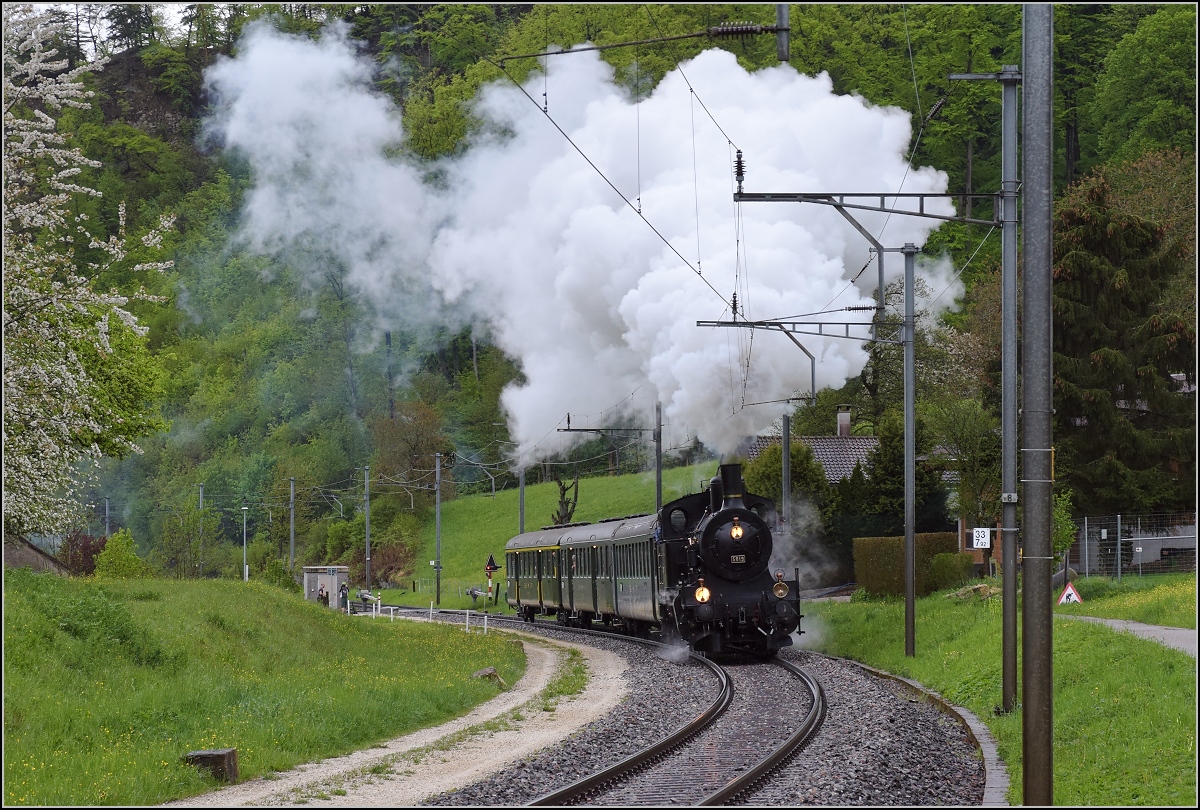 Fahrleitungsstörung nannte sie die Veranstaltung, um an die Dampfreserve in Olten für solche Fälle zu erinnern. Eb 3/5 3819 kurz vor dem Hauensteintunnel. April 2019.