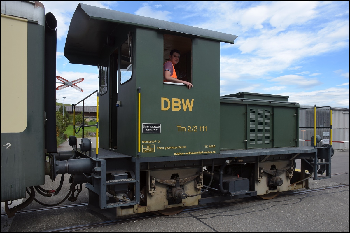 Fahrtag Wolfhuuser Bahn.

Tm 2/2 111 in Wolfhausen. Hier kann man die Anfänge des Unternehmens Stadler schön betrachten. Lange Jahre wurden nur Kleinserien hergestellt. Oktober 2021.