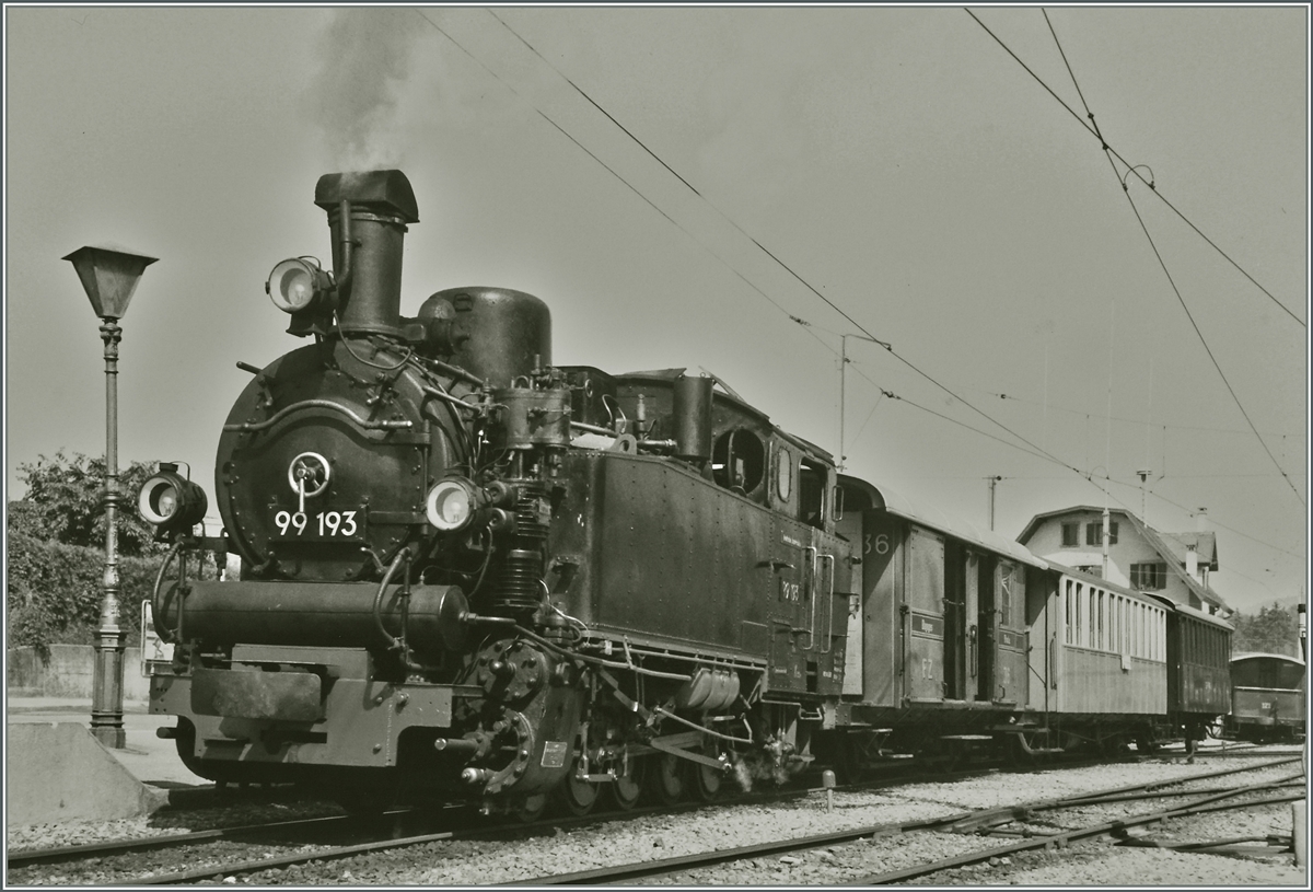 Im Sommer 1985 war die 99 193 oft im Einsatz.
Dieses (Analog)-Bild entstand in Blonay.
