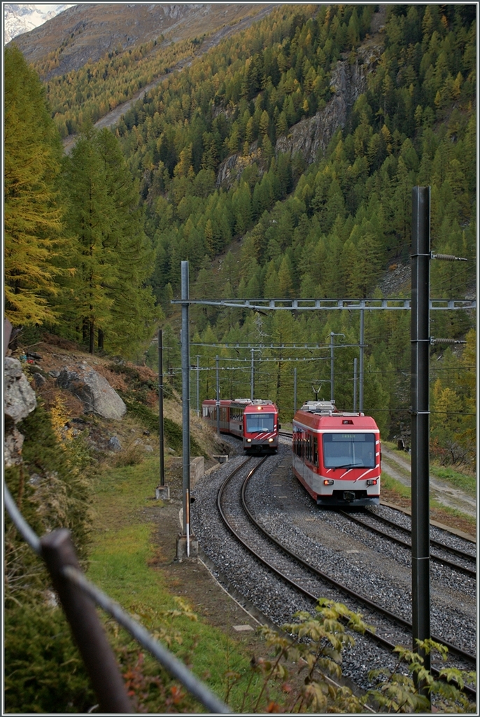 Kreuzungs- und Dienststation  Schwarzer Boden  der MGB zwischen Täsch und Zermatt.
21. Okt. 2013