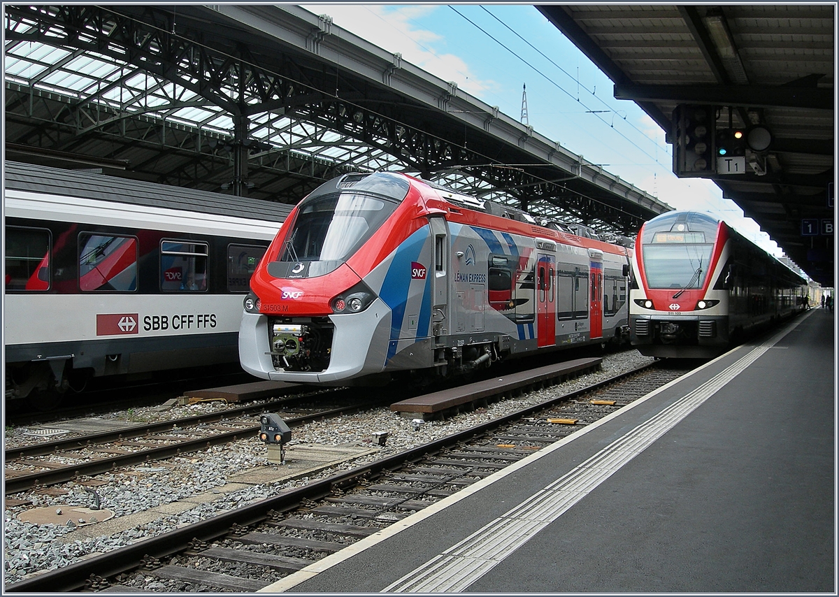LÉMAN EXPRESS: Künftig werden die SNCF Z 31500 ab Coppet via Annemasse Richtung Frankreich fahren und der SBB RABe 511 ab Annemasse nach St-Maurice, neusten Ideen zu folge gar bis Le Chable fahren. Ob wohl auch die RABe 511 die prächtige LÉMAN EXPRESS Farbgebung bekommen? 

Lausanne, den 29. April 2019