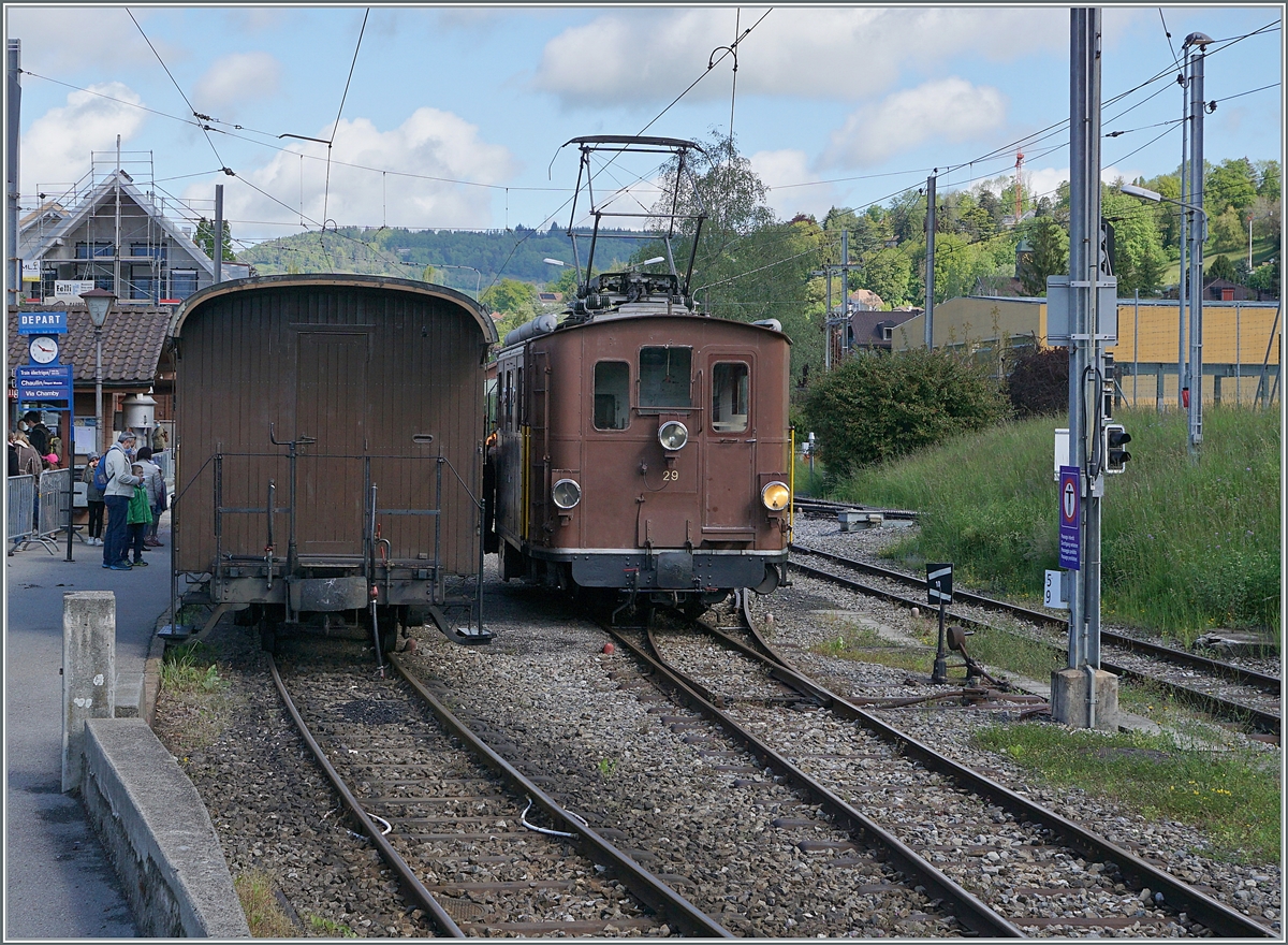  Nostalgie & Vapeur 2021  /  Nostalgie & Dampf 2021  - so das Thema des diesjährigen Pfingstfestivals der Blonay-Chamby Bahn; die BOB HGe 3/3 29 rangiert in Blonay. 

22. Mai 2021
