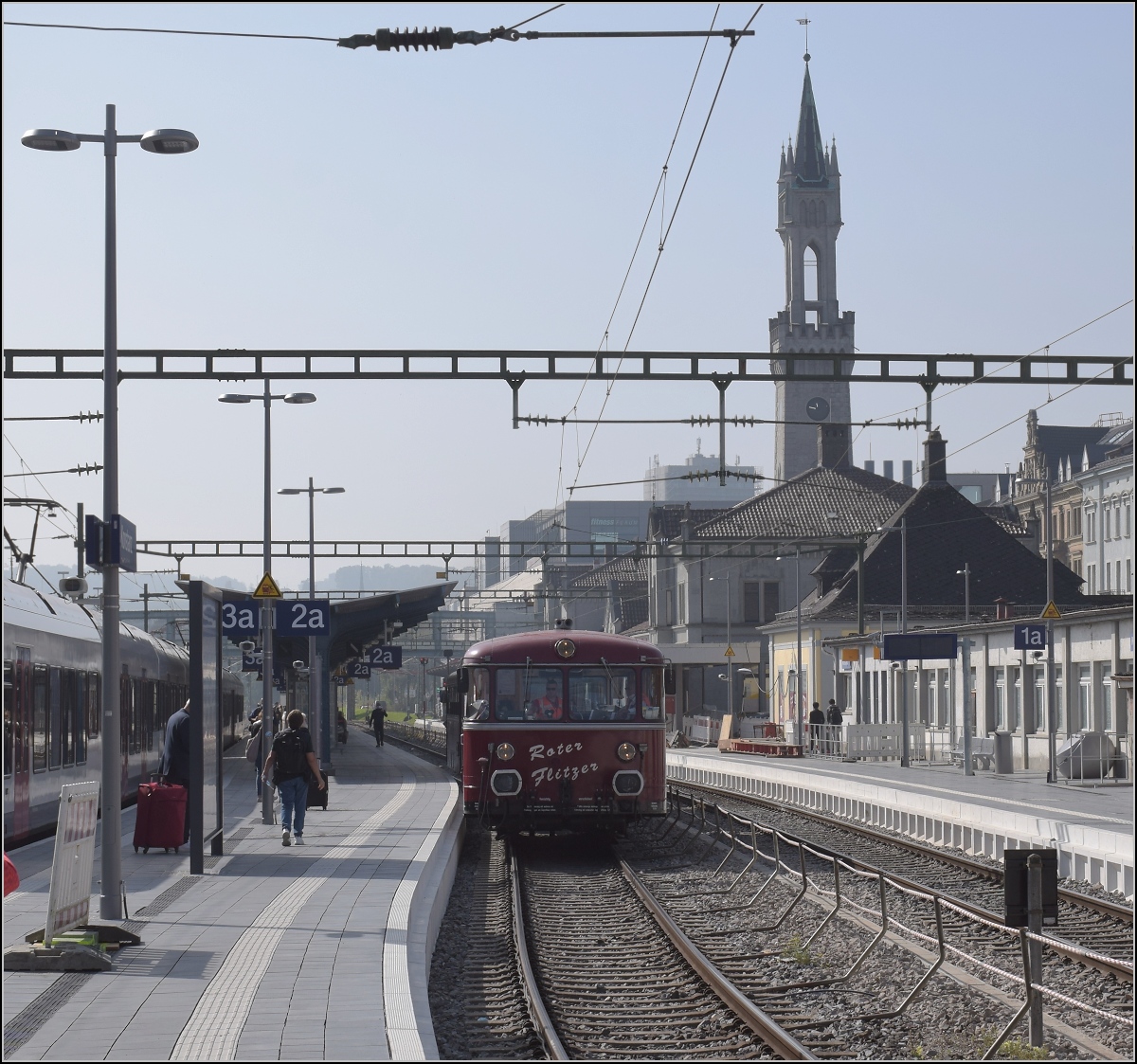 Roter Flitzer in Konstanz.

Rückfahrt nach Singen zur Tränke. September 2021.