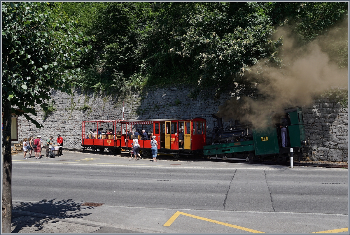 Schweizer Dampftage Brienz 2018: die BRB H 2/3 N° 5 wartet ma östlichsten Ende des BRB Bahnhofs von Brienz auf Fahrgäste nach Gäldried (und zurück). 30. Juni 2018 