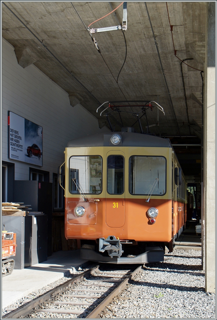 Wie dieses Bild zeigt, ist der Bahnhof Gütschalp eher zweckmässig gebaut.
Auf den nächsten Einsatz wartet hier der Be 4/4 N° 31  Lisi . 
28. August 2014