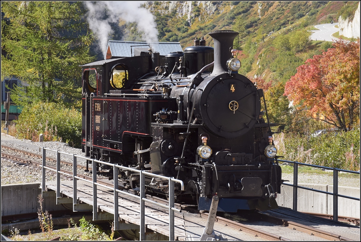 Zufällig vorbeigekommen an der FO Nr. 4. Die muss man in ihrem natürlichen Habitat natürlich gleich ablichten. Gletsch, Oktober 2018.