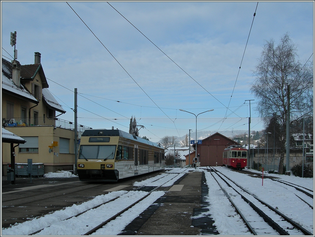 Zum Jahreswechsel gab es auch in Blonay etwas  Winter : der CEV Be 2/6  Blonay  wartet auf die Abfahrt Richtung Vevey.
29. Dez. 2014