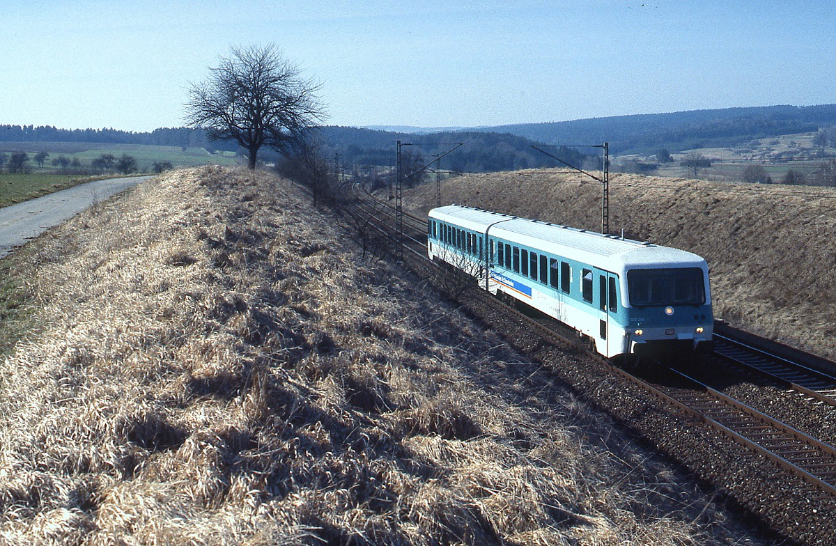 Zwischen Horb und Eutingen im Gäu ist ein 628.2 im Februar 1988 unterwegs