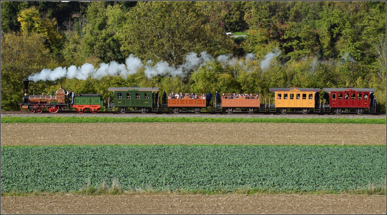 175 Jahre Spanisch-Brötli-Bahn.

Entlang der N13 bei Etzgen. Oktober 2022.