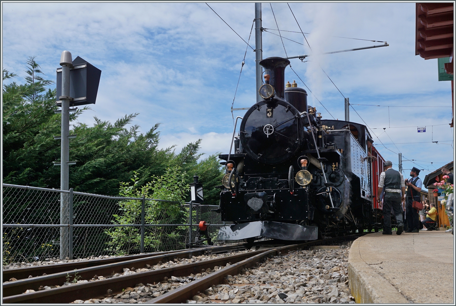 Beim Blonay-Chamby Pfingstfestival 2022 wurde die in Meiningen revidierte BFD HG 3/4 n° 3 offiziell wieder in Betrieb genommen. 
Hier ist glänzen schwarze Lok in Chamby zu sehen. 

6. Juni 2022