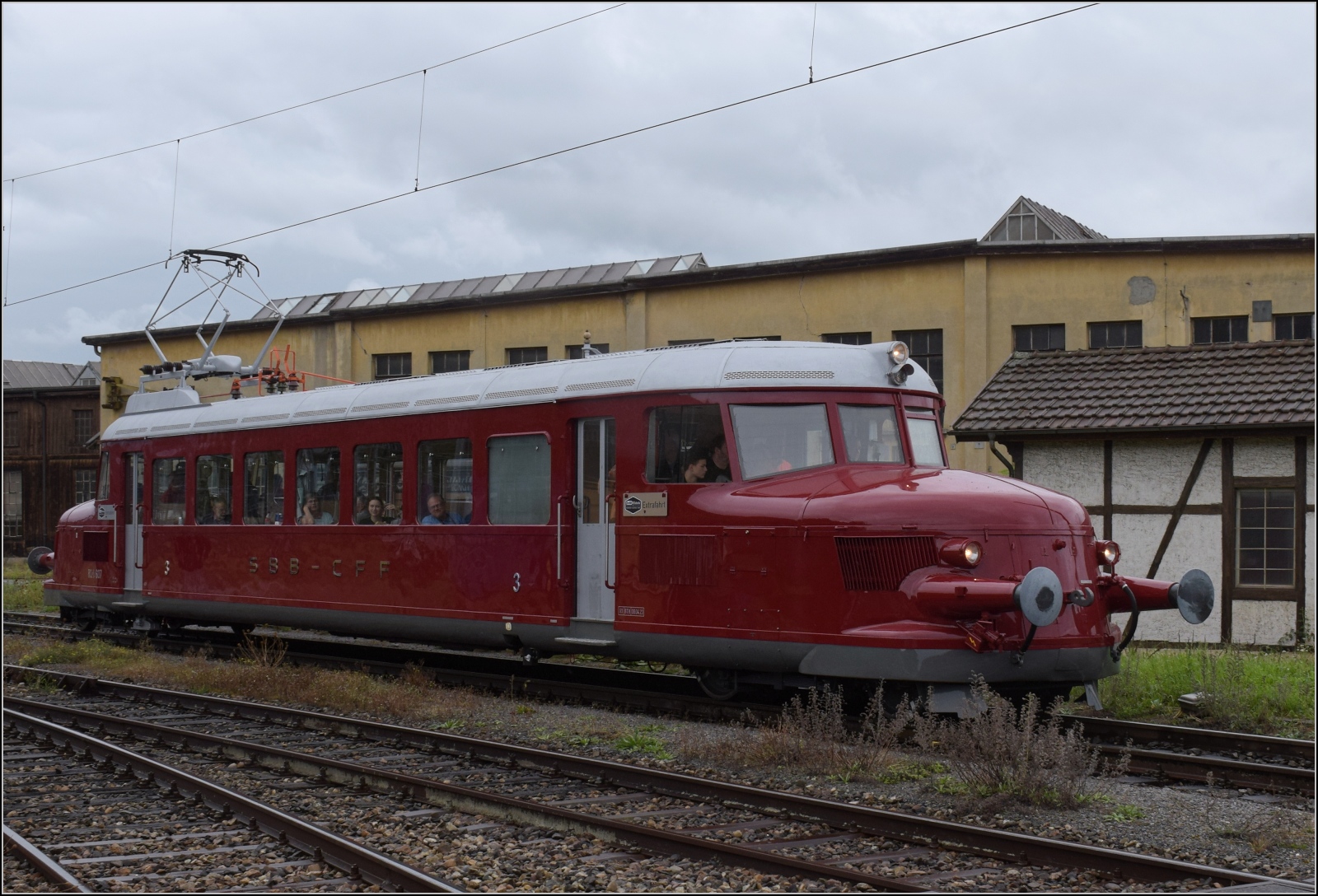 Depotfest Olten 2023. 

Wunderbar aufgearbeitet von der OeBB ist der Rote Pfeil der RCe 2/4 607. August 2023.