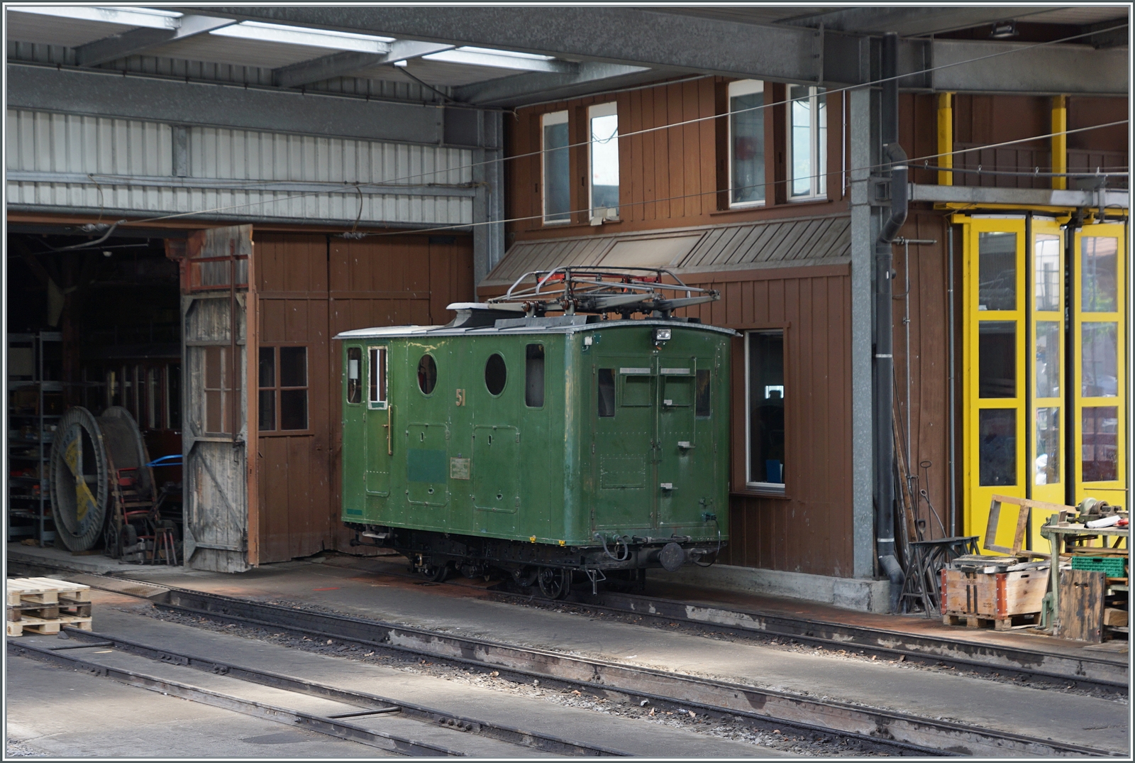 Im Depot/Bahnhof der Schynige Platte Bahn steht die He 2/2 51 und wartet auf einen neuen Einsatz. 

8. August 2024