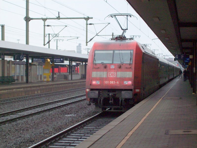 101 083-4 mit IC in Fulda