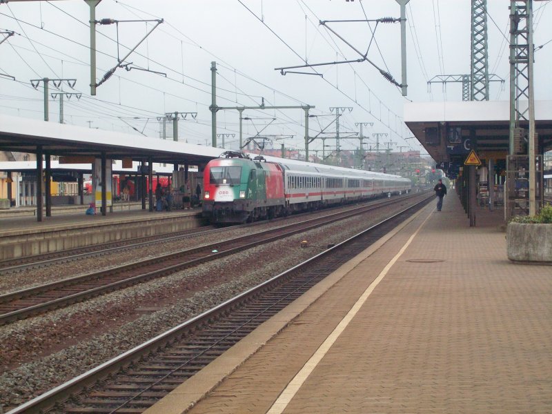EM Lok Potugal bei der Einfahrt in den Bahnhof Fulda