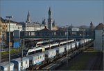 Der RE aus St.Gallen und die S14 aus Weinfelden zelebrieren die perfekte Paralleleinfahrt nach Konstanz.