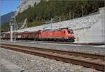 185 094 fährt gerade in am Nordportal in den Gotthardbasistunnel ein. Erstfeld, Oktober 2019. 