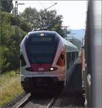 Zum Thema Nahverkehr vor 40 Jahren. Hier gibt es einen  Museumsverkehr  vom Feinsten diesen Sommer. 

Mit 111 185 im Radfahrerzug nach Stuttgart. Gestatten, hier kommt der Nachfolger der 141 mit drei Silberlingen, unser zu Recht beliebter Seehas. Juli 2022.